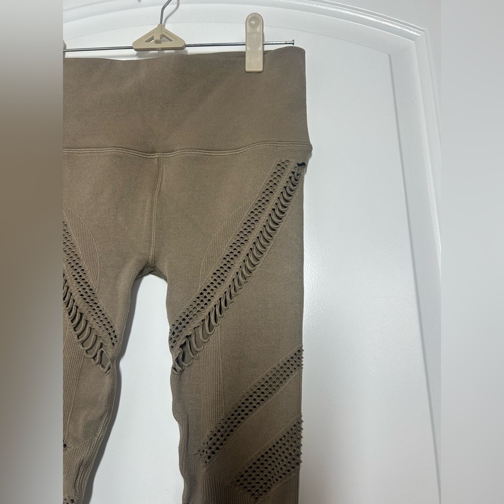 Alo Yoga Seamless Radiance Brown Mesh Tan Leggings size XS athleisure workout - Picture 5 of 13